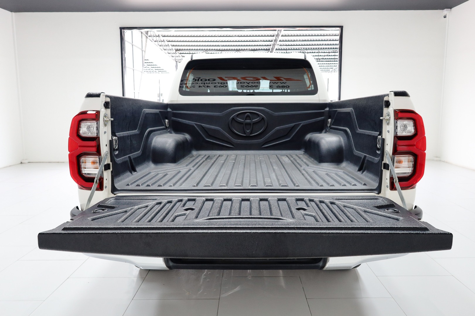 TOYOTA HILUX REVO D-CAB PRERUNNER 2.4 MID (B1411)